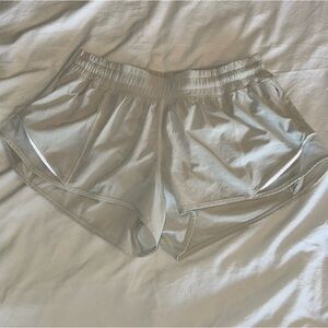 Lulu Lemon Hotty Hot shorts - Size 6 - 2 inch inseam
